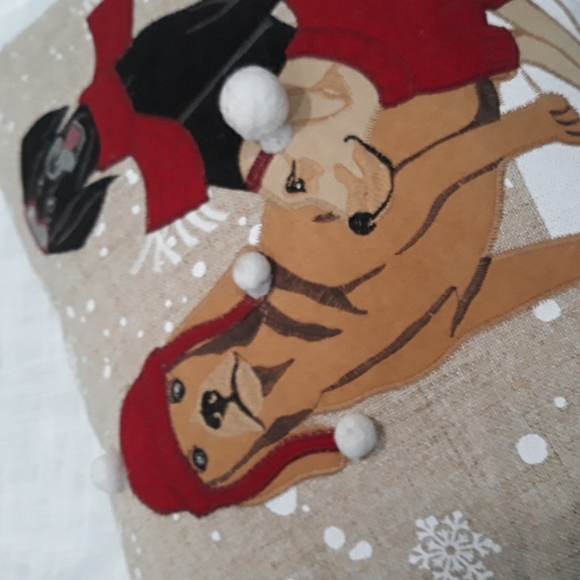 Snow dogs pillow. NWOT. - Picture 2 of 6